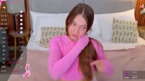 Snapshot of alice_charmy chatting on September 12, 5:40 am Alice in Wonderland online show from September 12, 5:40 am