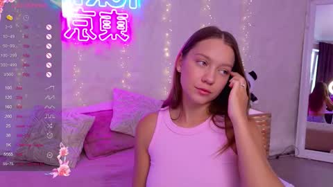 Snapshot of alice_charmy chatting on September 16, 5:19 am Alice in Wonderland online show from September 16, 5:19 am