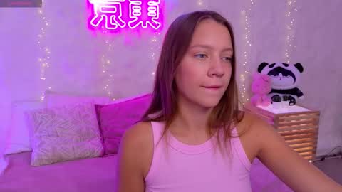 Snapshot of alice_charmy chatting on September 17, 5:31 am Alice in Wonderland online show from September 17, 5:31 am