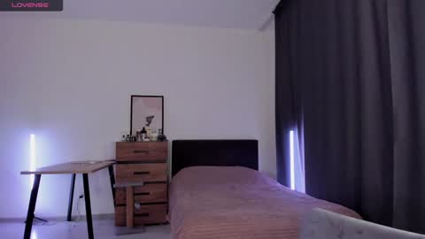 alice_dias online show from December 22, 4:27 pm