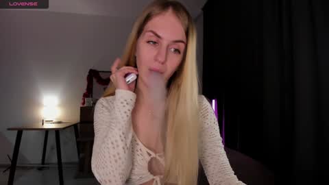 alice_dias online show from December 26, 3:53 pm