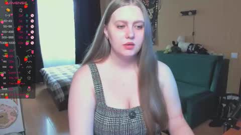 Snapshot of alice_dreamgirl_ chatting on November 4, 10:36 am Alice 3 online show from November 4, 10:36 am