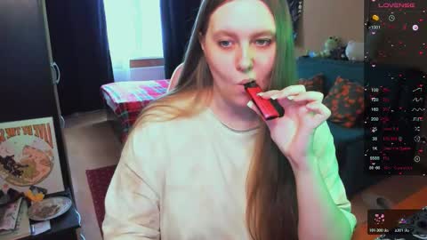 Snapshot of alice_dreamgirl_ chatting on February 11, 9:58 am Alice 3 online show from February 11, 9:58 am