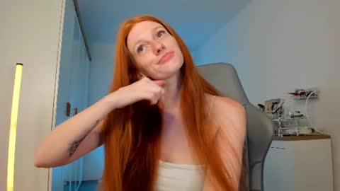 Snapshot of alice_ginger chatting on June 26, 1:37 pm Hello im Alice online show from June 26, 1:37 pm