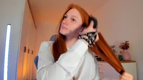 Snapshot of alice_ginger chatting on July 10, 1:14 pm Hello im Alice online show from July 10, 1:14 pm