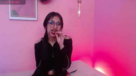 Snapshot of alice_in_hornyland_ chatting on October 1, 11:44 pm alice_in_hornyland_ online show from October 1, 11:44 pm