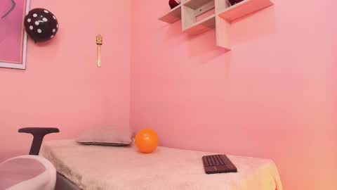 Snapshot of alice_in_hornyland_ chatting on October 8, 8:28 pm alice_in_hornyland_ online show from October 8, 8:28 pm