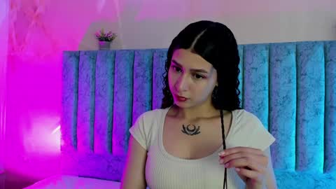 Snapshot of alice_martinez_ chatting on December 10, 4:02 am alice and amber online show from December 10, 4:02 am