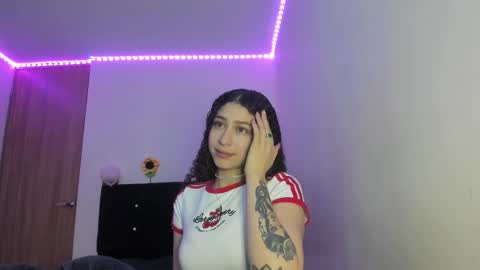 Snapshot of alice_martinez_ chatting on February 25, 8:14 am alice and amber online show from February 25, 8:14 am