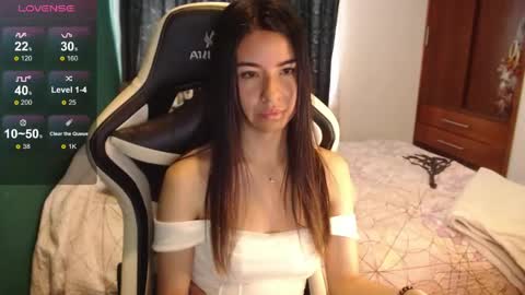 Snapshot of alice_middle01 chatting on June 2, 2:52 pm Alice online show from June 2, 2:52 pm