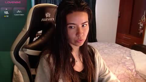 Snapshot of alice_middle01 chatting on June 11, 3:10 pm Alice online show from June 11, 3:10 pm