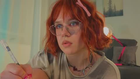 Snapshot of alice_miiiller chatting on April 18, 7:07 pm Alice online show from April 18, 7:07 pm
