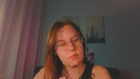 Snapshot of alice_miiiller chatting on April 24, 10:50 am Alice online show from April 24, 10:50 am