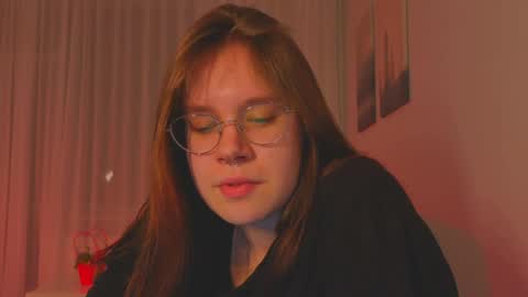 Snapshot of alice_miiiller chatting on April 28, 5:40 pm Alice online show from April 28, 5:40 pm