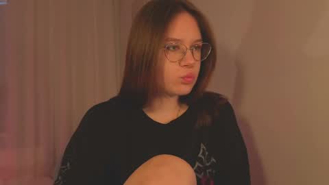 Snapshot of alice_miiiller chatting on May 22, 12:00 pm Alice online show from May 22, 12:00 pm