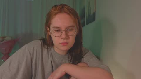 Snapshot of alice_miiiller chatting on June 11, 7:50 am Alice online show from June 11, 7:50 am