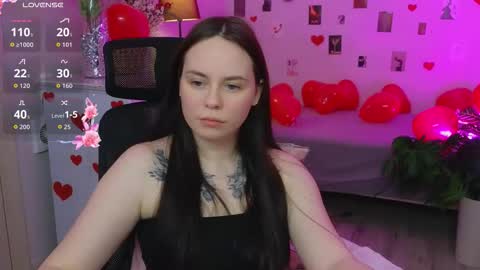 Snapshot of alice_moondark chatting on February 12, 9:54 pm Alice online show from February 12, 9:54 pm