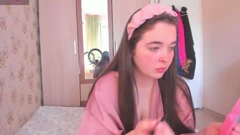Snapshot of alice_next_door_ chatting on June 2, 11:23 am Alice online show from June 2, 11:23 am