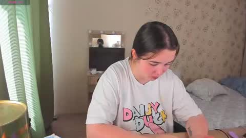 Snapshot of alice_next_door_ chatting on June 15, 11:45 am Alice online show from June 15, 11:45 am