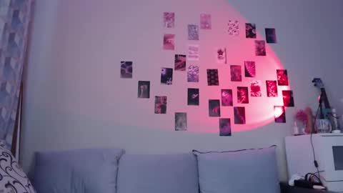 Snapshot of alice_perrez chatting on February 16, 11:27 am Alice and Mike online show from February 16, 11:27 am