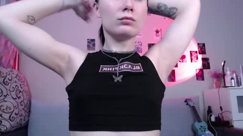 Snapshot of alice_perrez chatting on February 18, 11:22 am Alice and Mike online show from February 18, 11:22 am