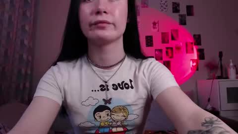 Snapshot of alice_perrez chatting on February 26, 12:25 pm Alice and Mike online show from February 26, 12:25 pm