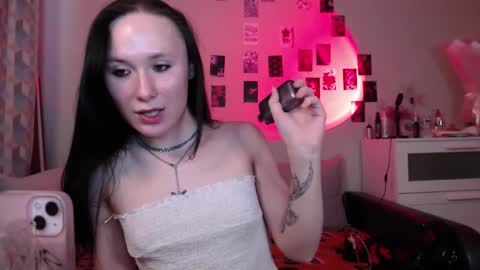 Snapshot of alice_perrez chatting on March 6, 9:14 am Alice and Mike online show from March 6, 9:14 am