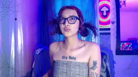 Snapshot of alice_phantom chatting on November 2, 5:59 pm online show from November 2, 5:59 pm