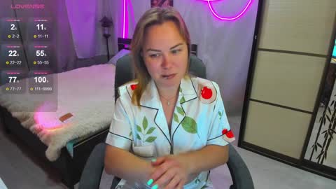 Snapshot of alice_sex_intellect chatting on December 2, 12:29 pm Alice online show from December 2, 12:29 pm