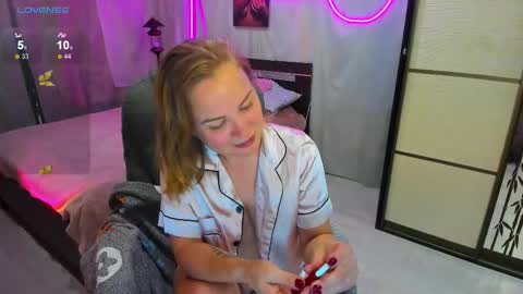 Snapshot of alice_sex_intellect chatting on September 10, 9:26 pm Alice online show from September 10, 9:26 pm