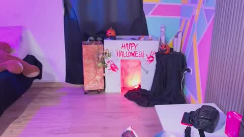 Alice online show from October 31, 7:04 pm