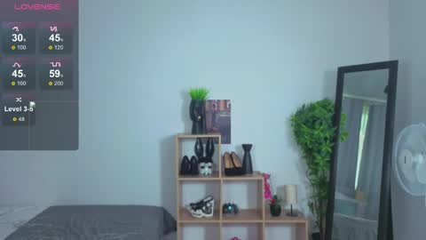 Snapshot of alice_tamm chatting on June 5, 2:12 pm Alice online show from June 5, 2:12 pm