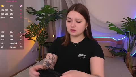 Alice  online show from October 22, 3:01 pm