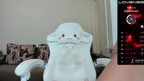 Snapshot of aliceandtea chatting on December 19, 8:55 pm Alice online show from December 19, 8:55 pm