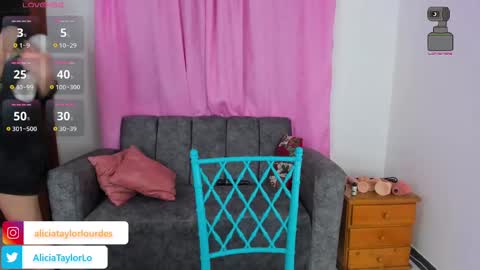 Snapshot of alicebigboobsxxx chatting on February 27, 9:47 pm Juli online show from February 27, 9:47 pm