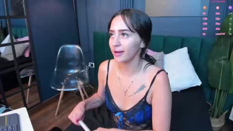 Snapshot of alicecoule chatting on May 22, 12:22 pm Alice online show from May 22, 12:22 pm