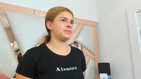 Snapshot of alicecruuz chatting on June 18, 5:17 pm AliceCruz online show from June 18, 5:17 pm