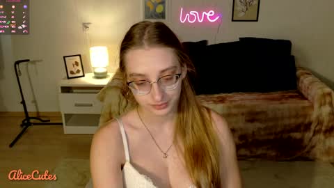 AliceCutes online show from April 6, 12:39 pm