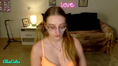 AliceCutes online show from April 7, 1:44 pm