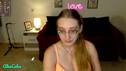 AliceCutes online show from April 11, 1:59 pm