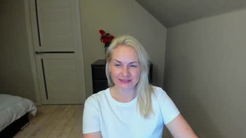 Alicee online show from October 7, 7:00 pm