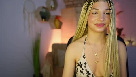 Alicee Kiss online show from January 3, 10:19 pm