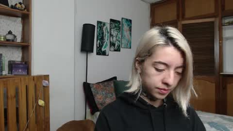 alicee_logan_ online show from April 7, 2:34 am