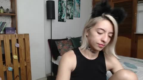 alicee_logan_ online show from April 18, 2:04 am