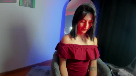 Snapshot of alicee_roos chatting on May 12, 11:13 pm Alice online show from May 12, 11:13 pm