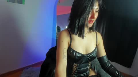 Snapshot of alicee_roos chatting on May 19, 6:47 pm Alice online show from May 19, 6:47 pm