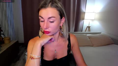 Snapshot of aliceevan chatting on February 16, 2:20 am Daniella online show from February 16, 2:20 am