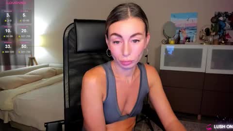 Snapshot of aliceevan chatting on November 21, 11:03 pm Daniella online show from November 21, 11:03 pm