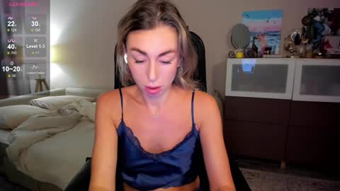 Snapshot of aliceevan chatting on November 23, 3:17 am Daniella online show from November 23, 3:17 am