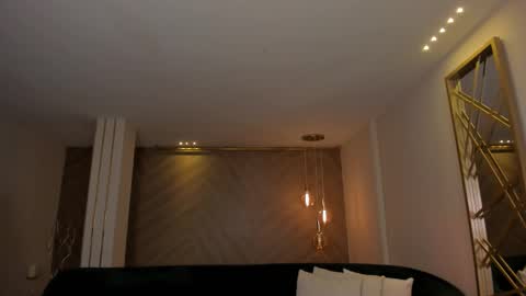 Alice online show from October 18, 11:55 am